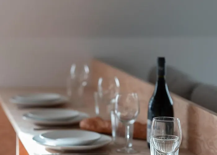 Le Jaune Girasol - Mariotte Apartment